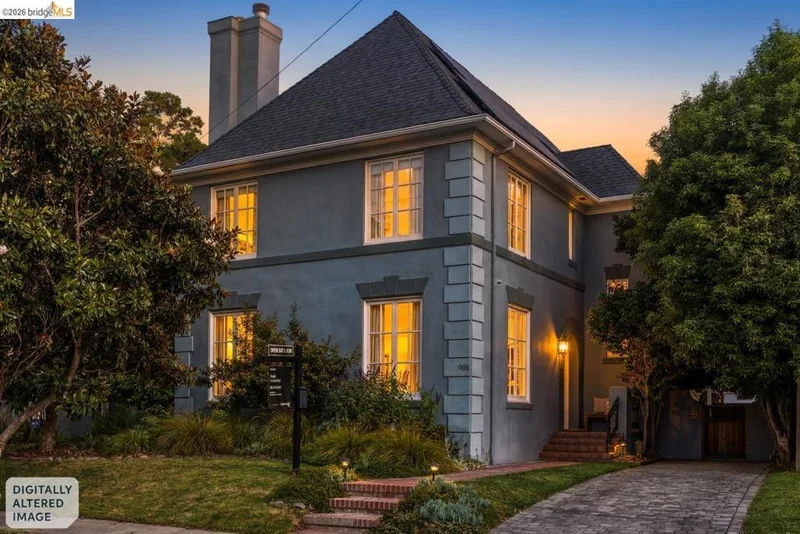 901 Paramount Rd, Oakland, CA 94610