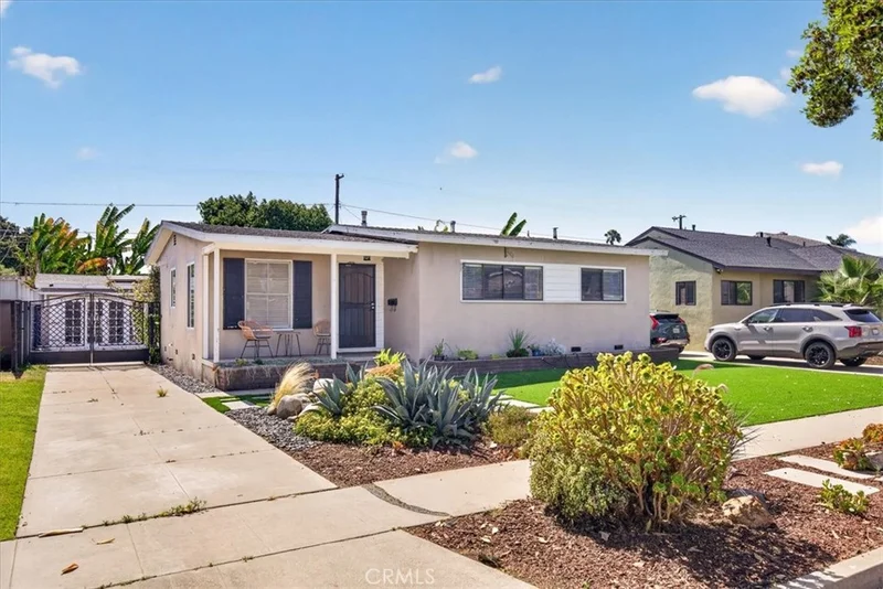 2831 Stanbridge Ave, Long Beach, CA 90815
