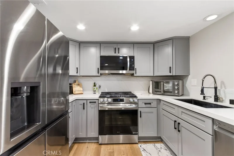 932 N Turner