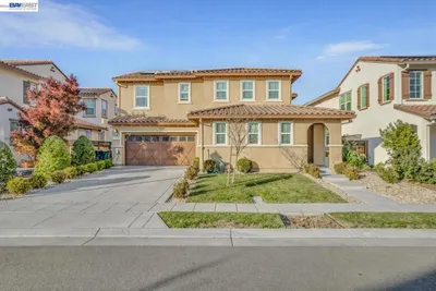 263 E Vita Ave