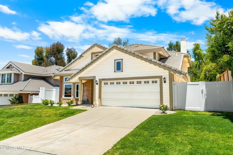 6421 Smoke Tree Avenue, Oak Park, CA 91377