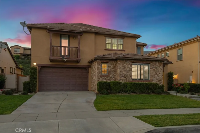 885 E Manresa