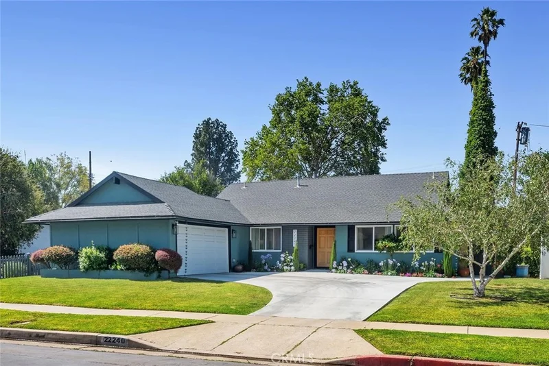 22240 Hart, Canoga Park, CA 91303
