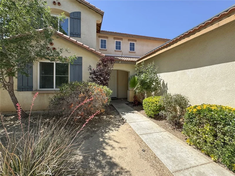 1040 E Avenue K11 photo 2