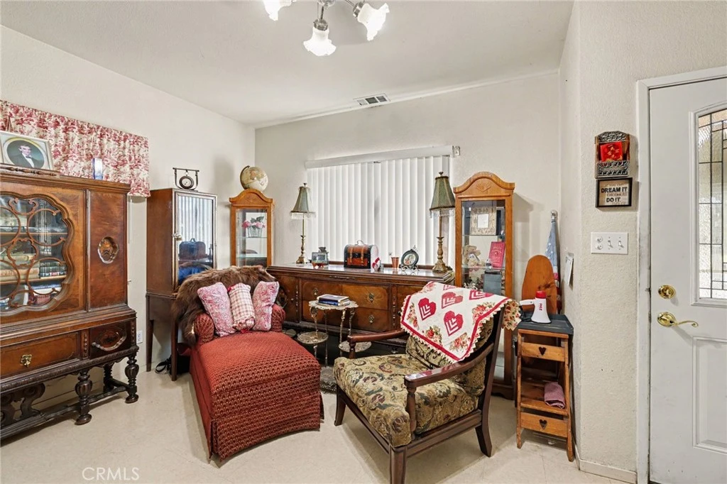 Interior 4