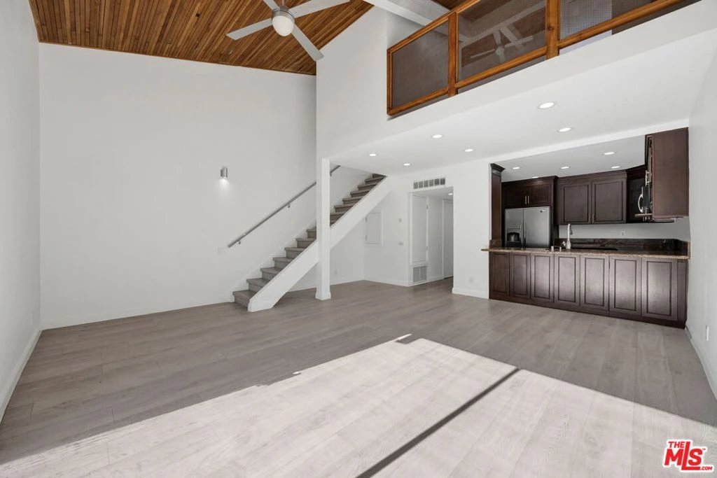 Interior 4