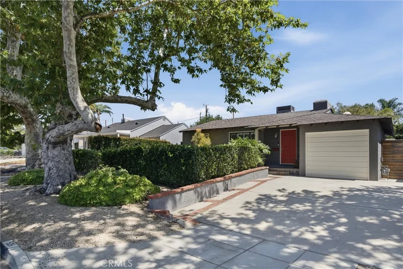 526 N Toluca Park Drive, Burbank, CA 91505