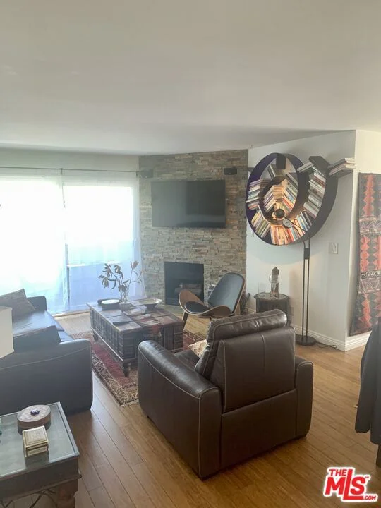 1021 N Crescent Heights Boulevard 206 photo 2