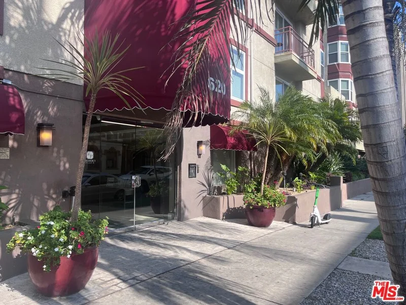 620 S Gramercy Place 339