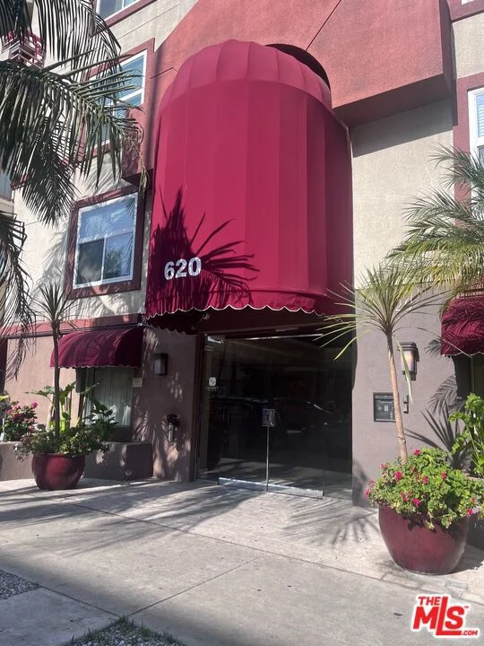 620 S Gramercy Place 339 photo 2