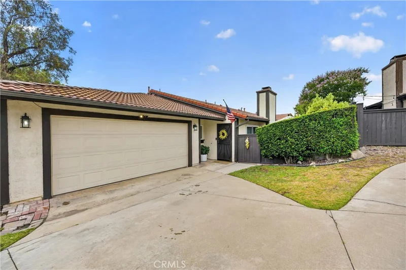 1817 N Solano