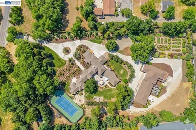 1080 Finley Rd photo 2