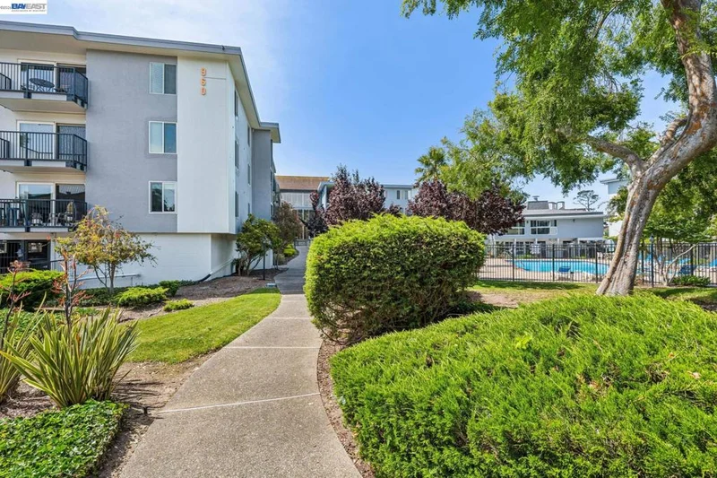 960 Shorepoint Ct 120