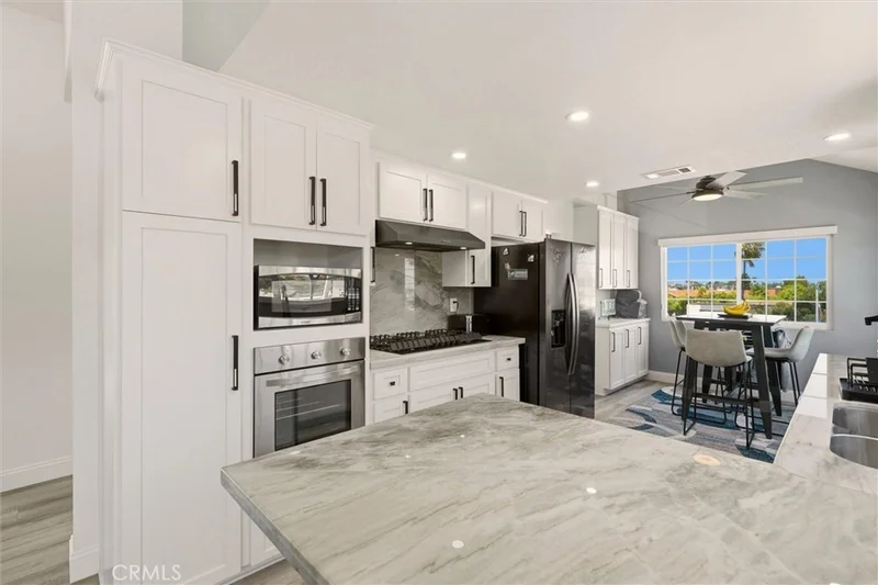 1809 Vanderbilt Lane C