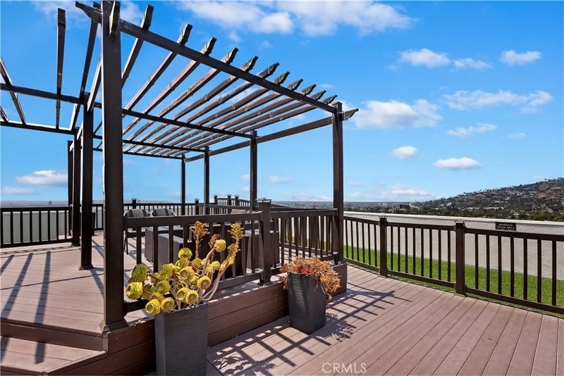Photo 2 of 7250 Franklin Avenue 506
