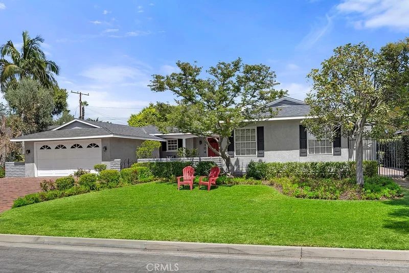 1104 Cerritos