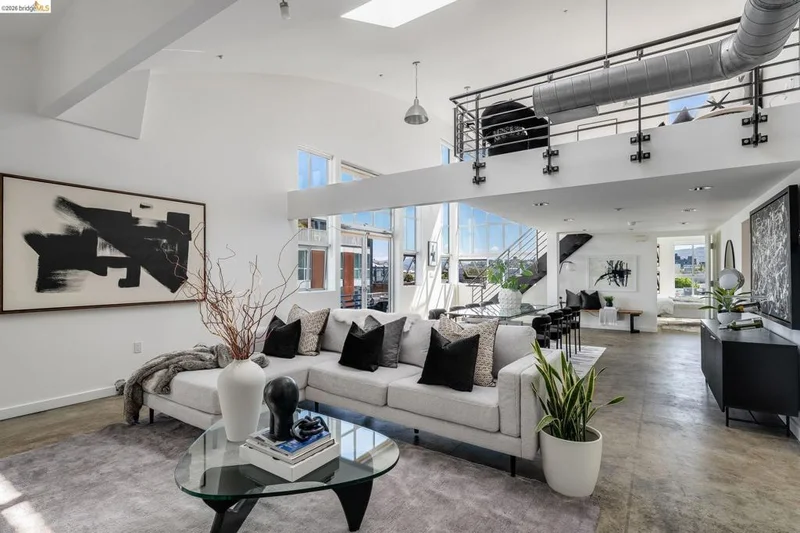 73 Sumner St 402