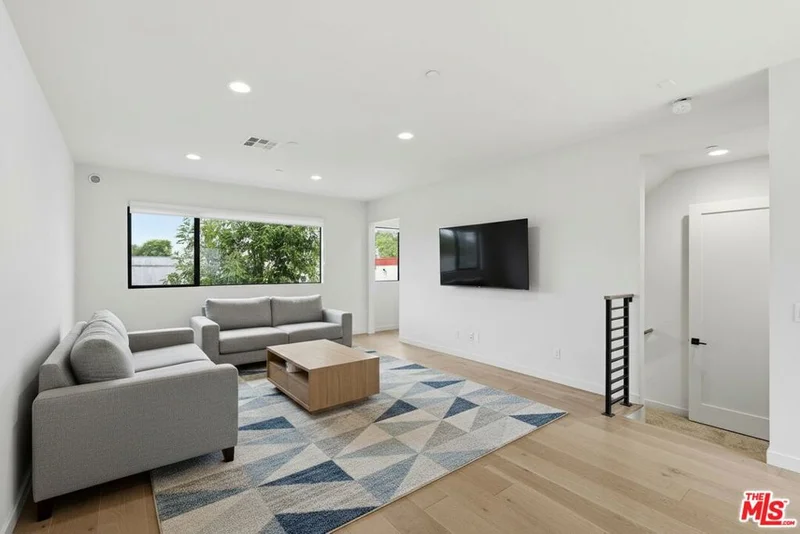 1605 N Arla Way, Los Angeles, CA 90041