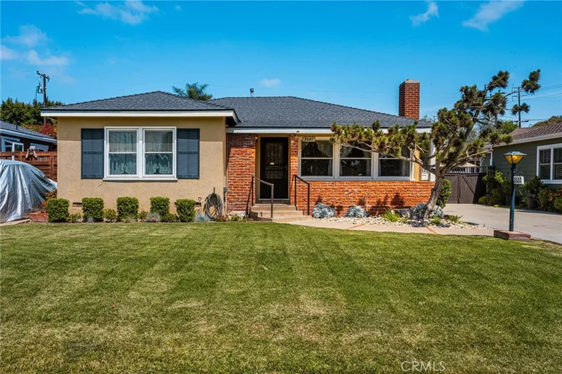 2687 Riverside, Costa Mesa, CA 92627