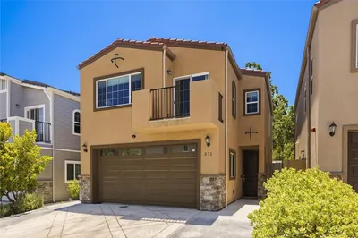 331 Calle De Pueblo