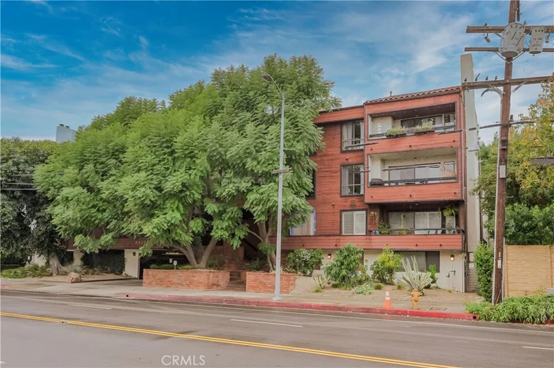 4425 Whitsett