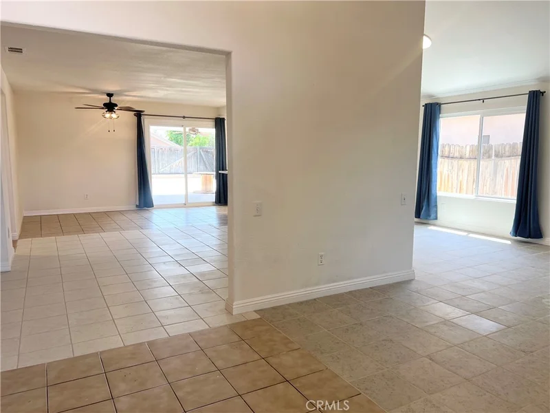 1084 E Evans Street photo 2