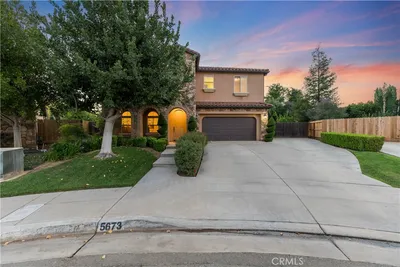 5673 N Sycamore photo 2