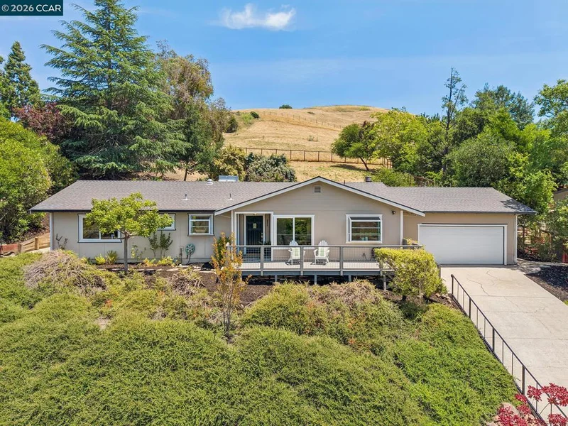 8 Ketelsen Ct, Moraga, CA 94556