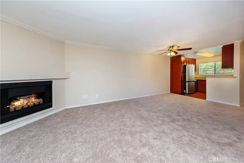 Photo 2 of 5510 Owensmouth Ave 204