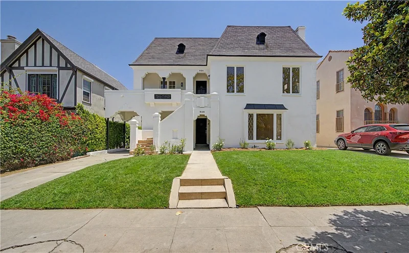 826 Detroit, Los Angeles, CA 90036