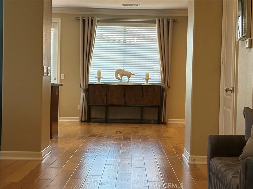 Interior 4