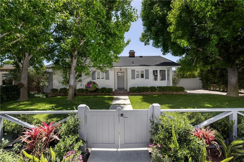 415 Walnut, Costa Mesa, CA 92627