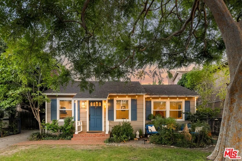 15114 Hesby Street, Sherman Oaks, CA 91403