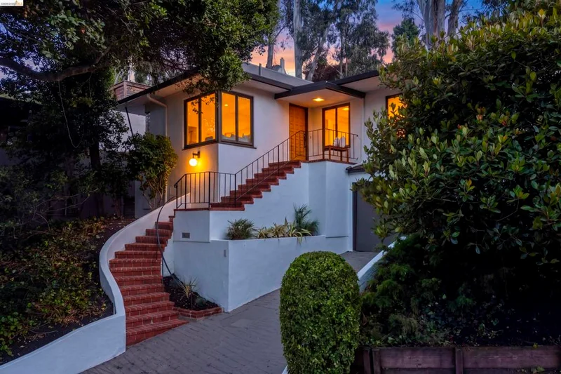 1085 Brookwood Road, Oakland, CA 94610