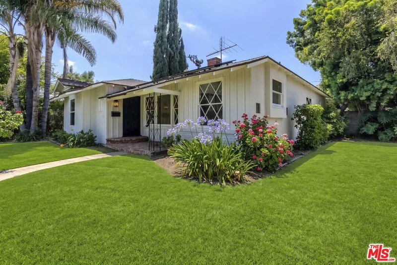 6957 Burnet Avenue, Van Nuys, CA 91405