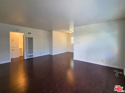 7621 Hampton Avenue 201 photo 2