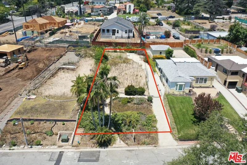 933 E Palm Street, Altadena, CA 91001