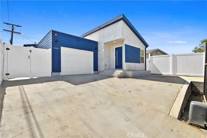 11861 S San Pedro, Los Angeles, CA 90061