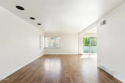 1233 N Columbus Avenue 3A photo 2