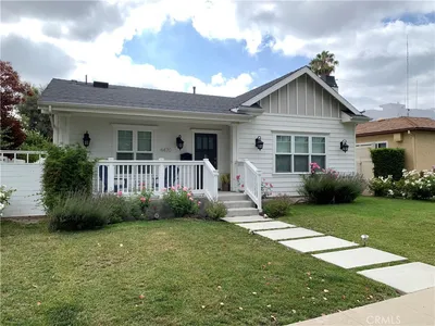 4470 Stansbury Avenue photo 2