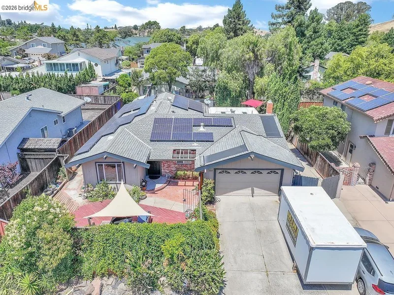 1249 Heavenly DR photo 2