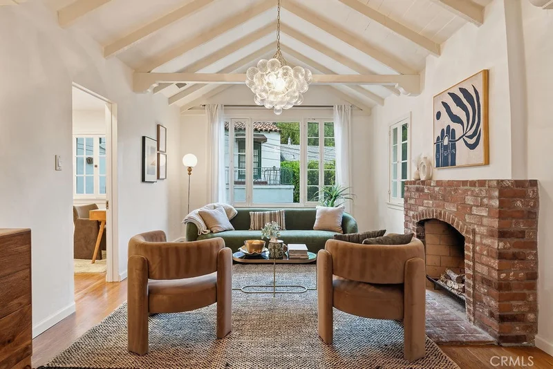 6182 Glen Oak St, Los Angeles, CA 90068