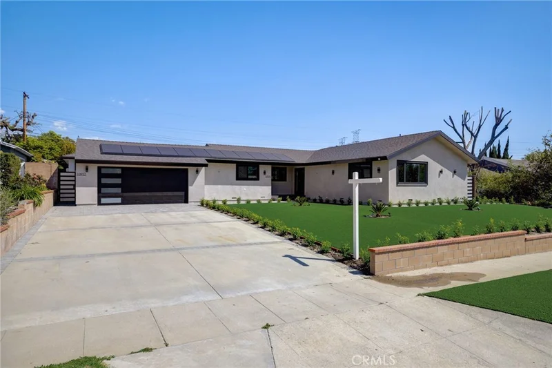 10920 Garden Grove photo 2