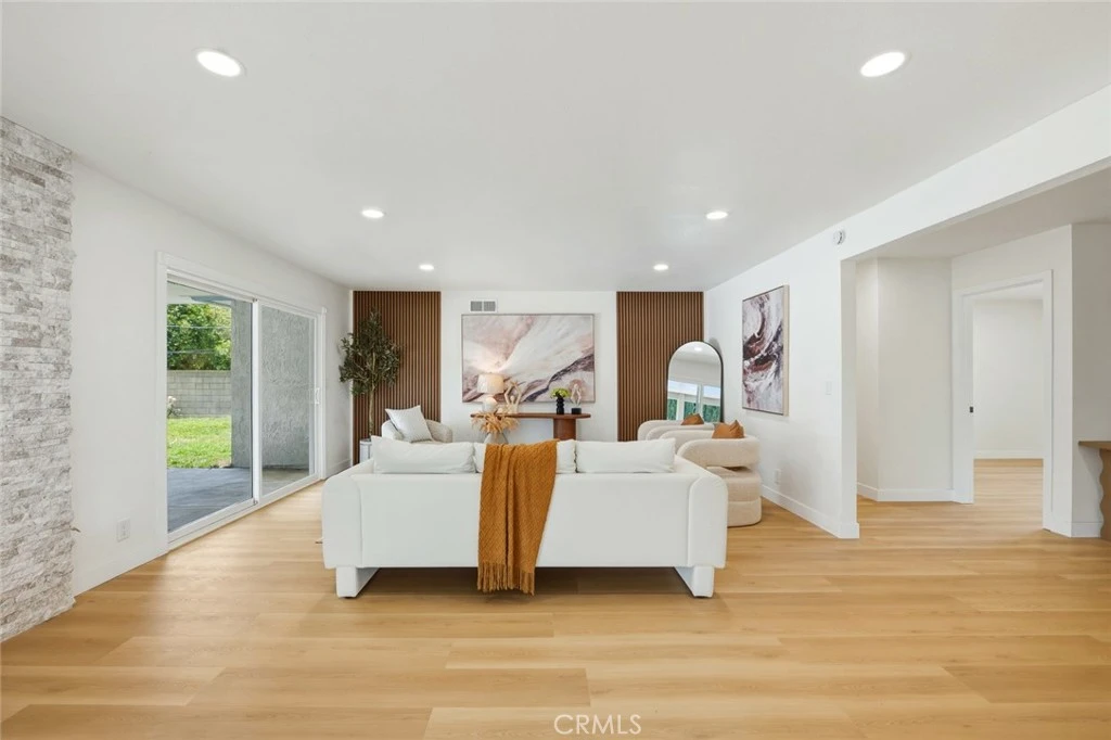 Interior 4