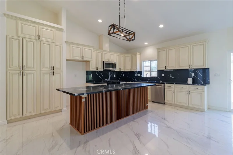 44270 Whittier photo 2