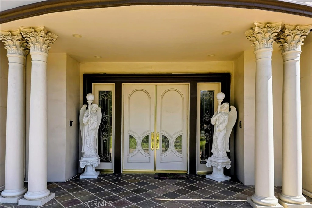 Interior 4