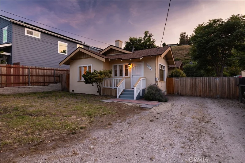 2925 Vine photo 2