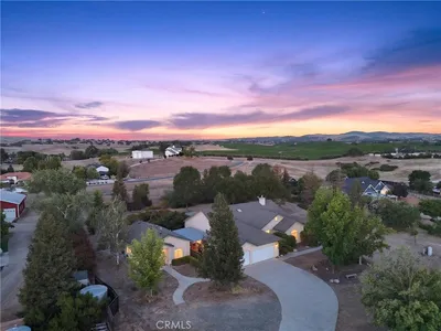 5696 Loma Real