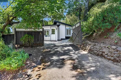 16 El Rincon, Orinda, CA 94563