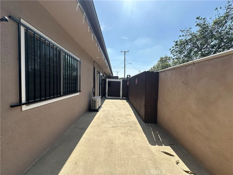 320 N Lyman studio photo 2